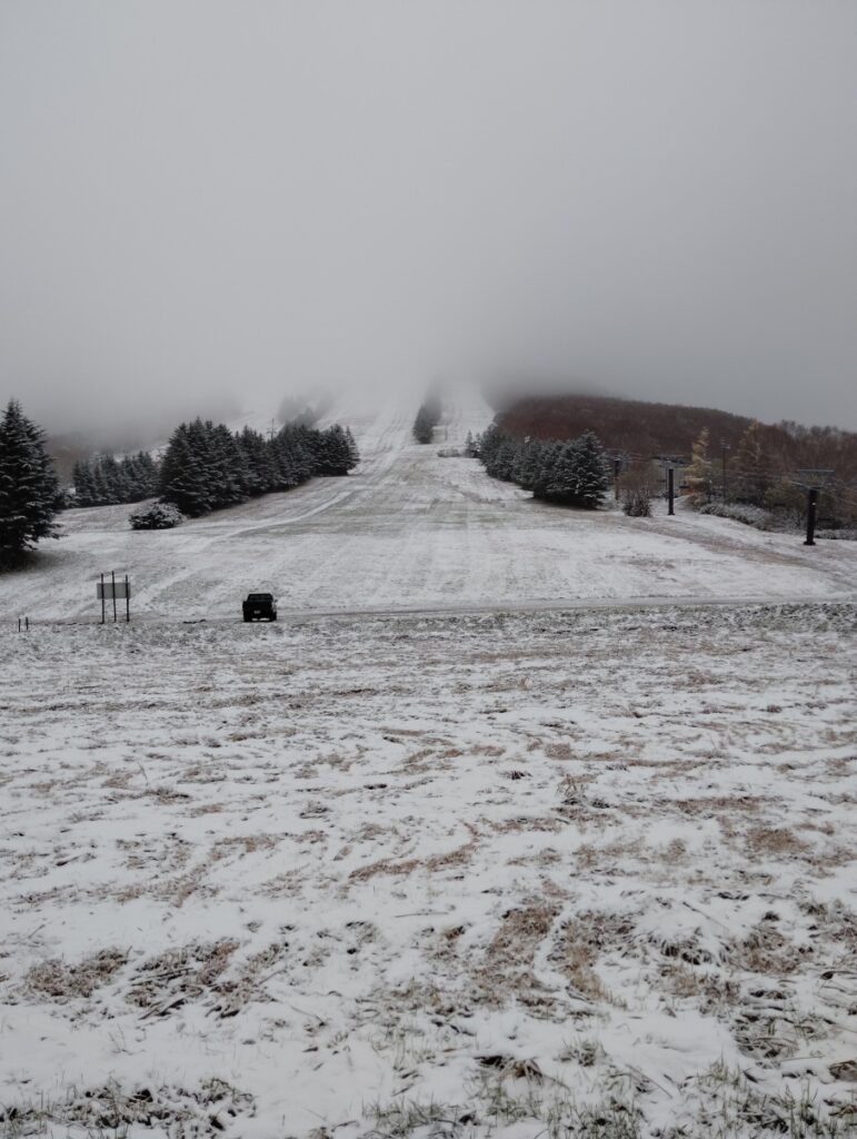 今年の12月行事は上部ゲレンデも楽しめそうな気がします